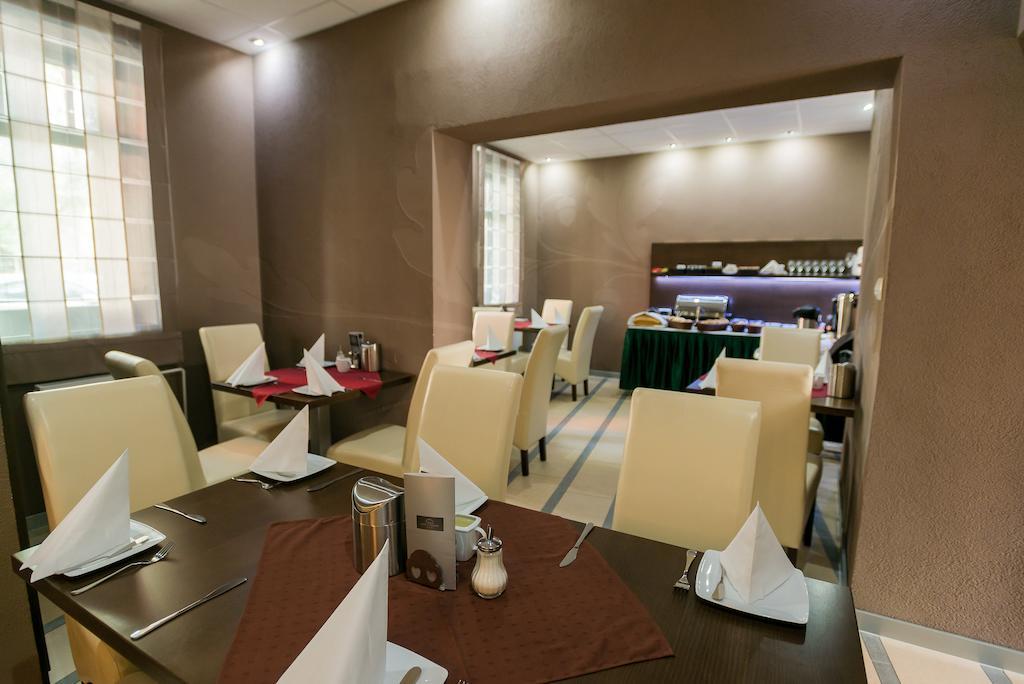 Hotel Fuerdohaz Nyiregyhaza Bagian luar foto