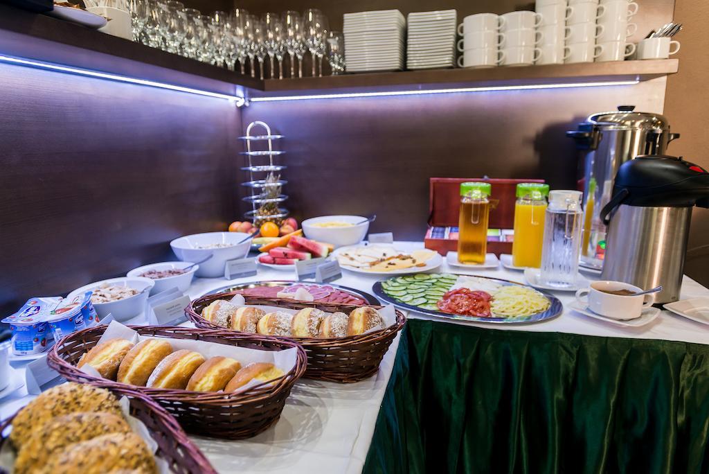 Hotel Fuerdohaz Nyiregyhaza Bagian luar foto