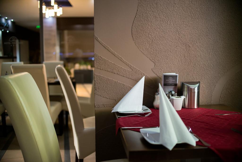 Hotel Fuerdohaz Nyiregyhaza Bagian luar foto