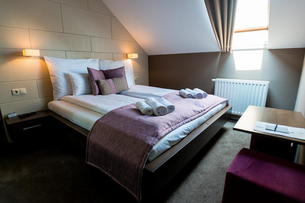 Hotel Fuerdohaz Nyiregyhaza Ruang foto