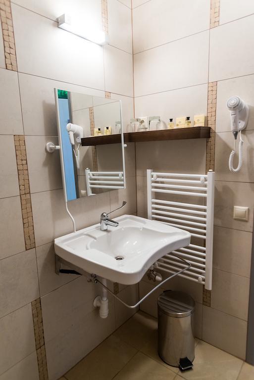 Hotel Fuerdohaz Nyiregyhaza Bagian luar foto