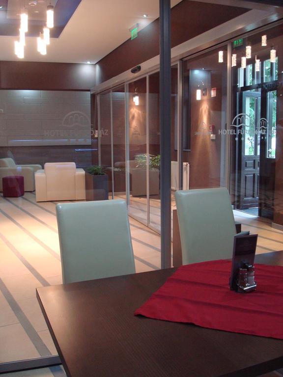 Hotel Fuerdohaz Nyiregyhaza Bagian luar foto