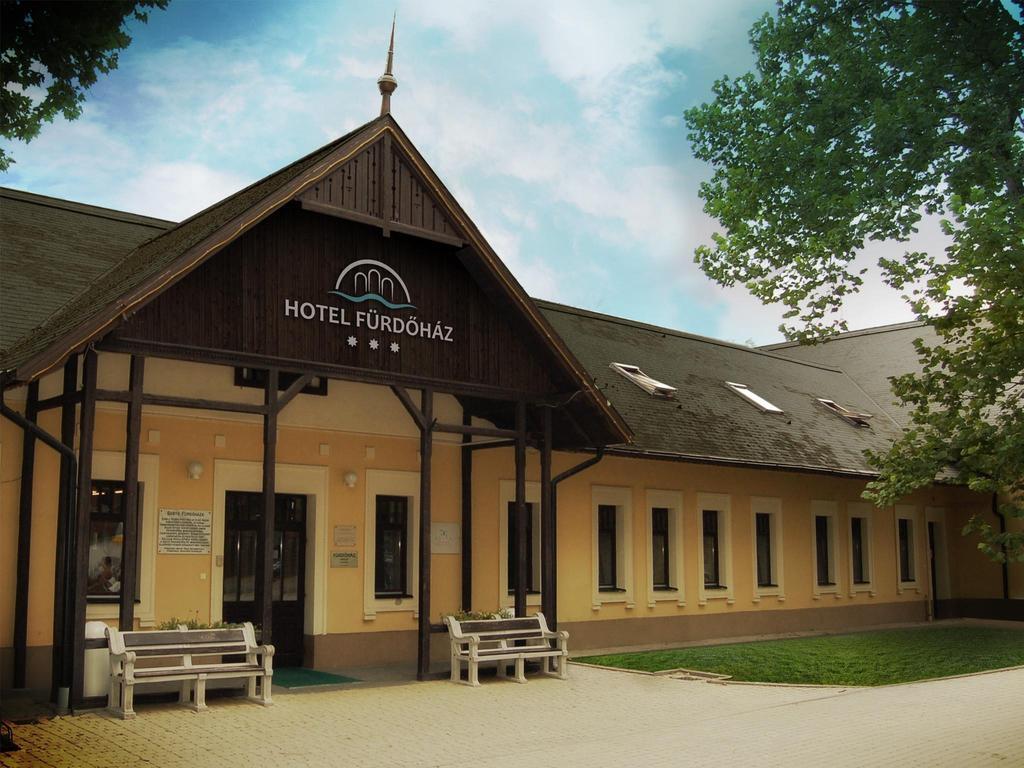 Hotel Fuerdohaz Nyiregyhaza Bagian luar foto